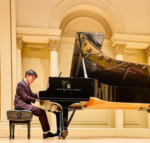 Picture of Cary Wang playing piano